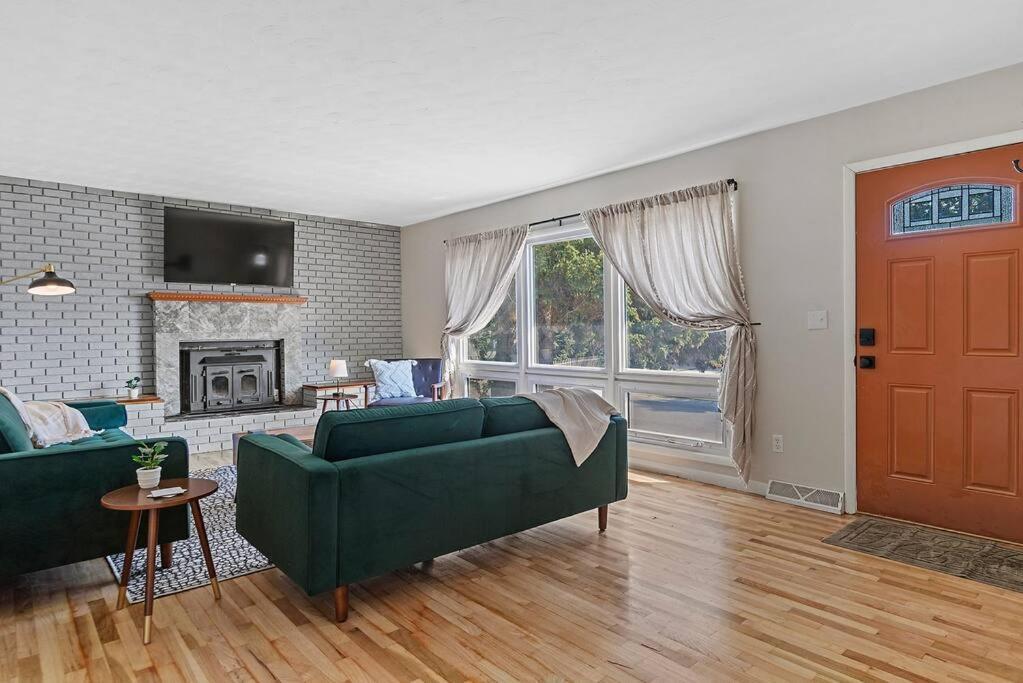 Roomy 5 Bed 3 Bath Fire Place Large Outdoor Space Rapid City Zewnętrze zdjęcie
