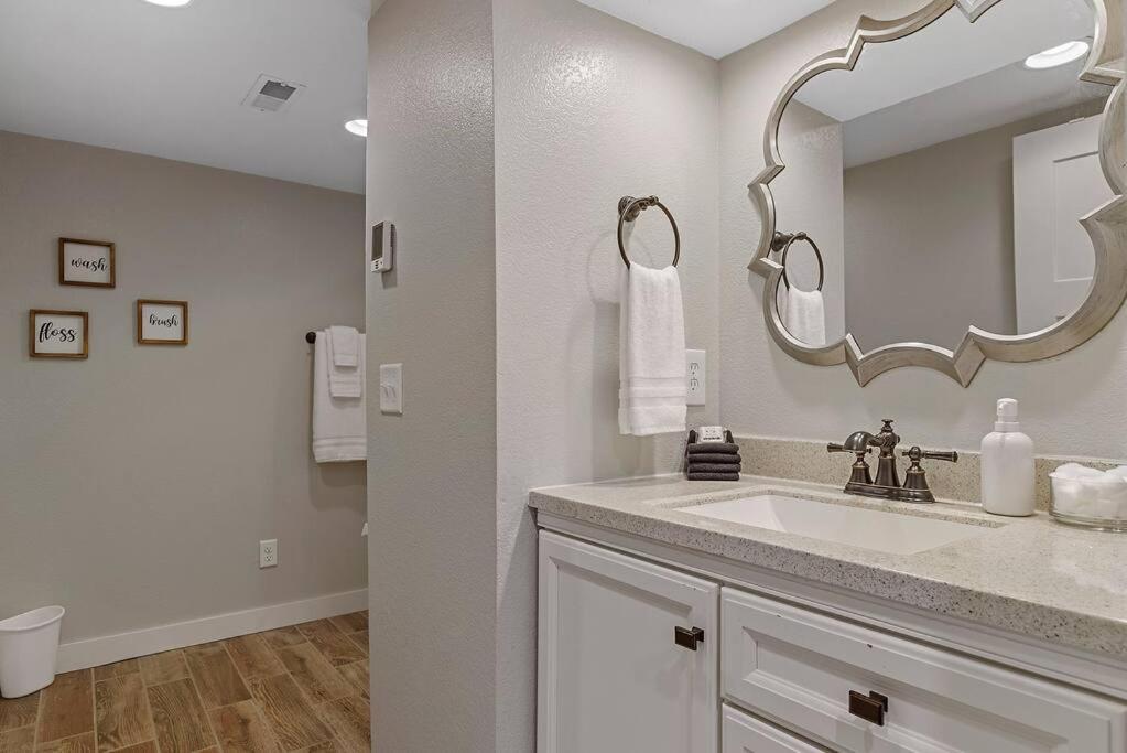 Roomy 5 Bed 3 Bath Fire Place Large Outdoor Space Rapid City Zewnętrze zdjęcie